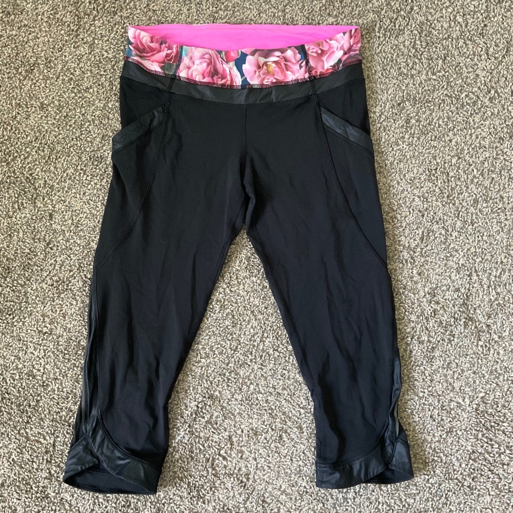 Lululemon Chase Me Crop II Leggings Womens 8 Black Secret Garden Floral Crop